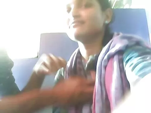 બસ્ટી ગૌરવર્ણ વાળવાળ ...