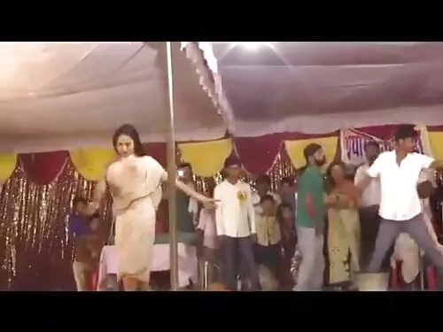 સરસ ગર્દભ ચેનલ સની લ ...